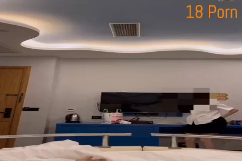 台灣自拍外流TWZP 第176集 在商業街酒店內射兄弟女兒 精彩對白刺激無限