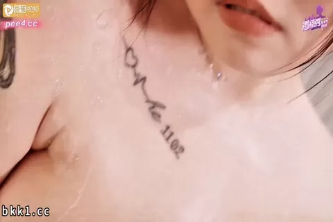 香蕉秀XJX-0382 香蕉女神 圓圓 巨乳鴛鴦浴 與男友鴛鴦浴 情不自禁被爆操