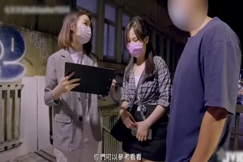 台灣av外流 與閨蜜共赴色按 美腿美臀顯露