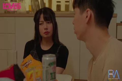 國產av影片 禁欲一個月 趁女友不在與她的好友出軌瘋狂做愛