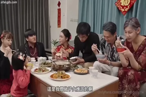 國產av影片 新年家庭聚會與小叔子偷情