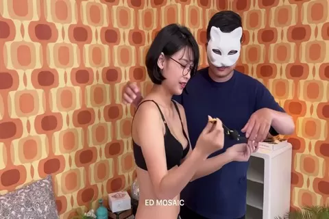 台灣av外流 ED Mosaic 美乳萌少女露比的AV初體驗 想獻給幸運兒 可以用按摩棒各種玩法幹她 結果這幸運兒太幸運了被口爆還吞精