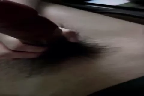 自拍外流 看到一對情侶在旁邊一直打啵沒忍住 拉上妹妹偷偷跑到地下停車場