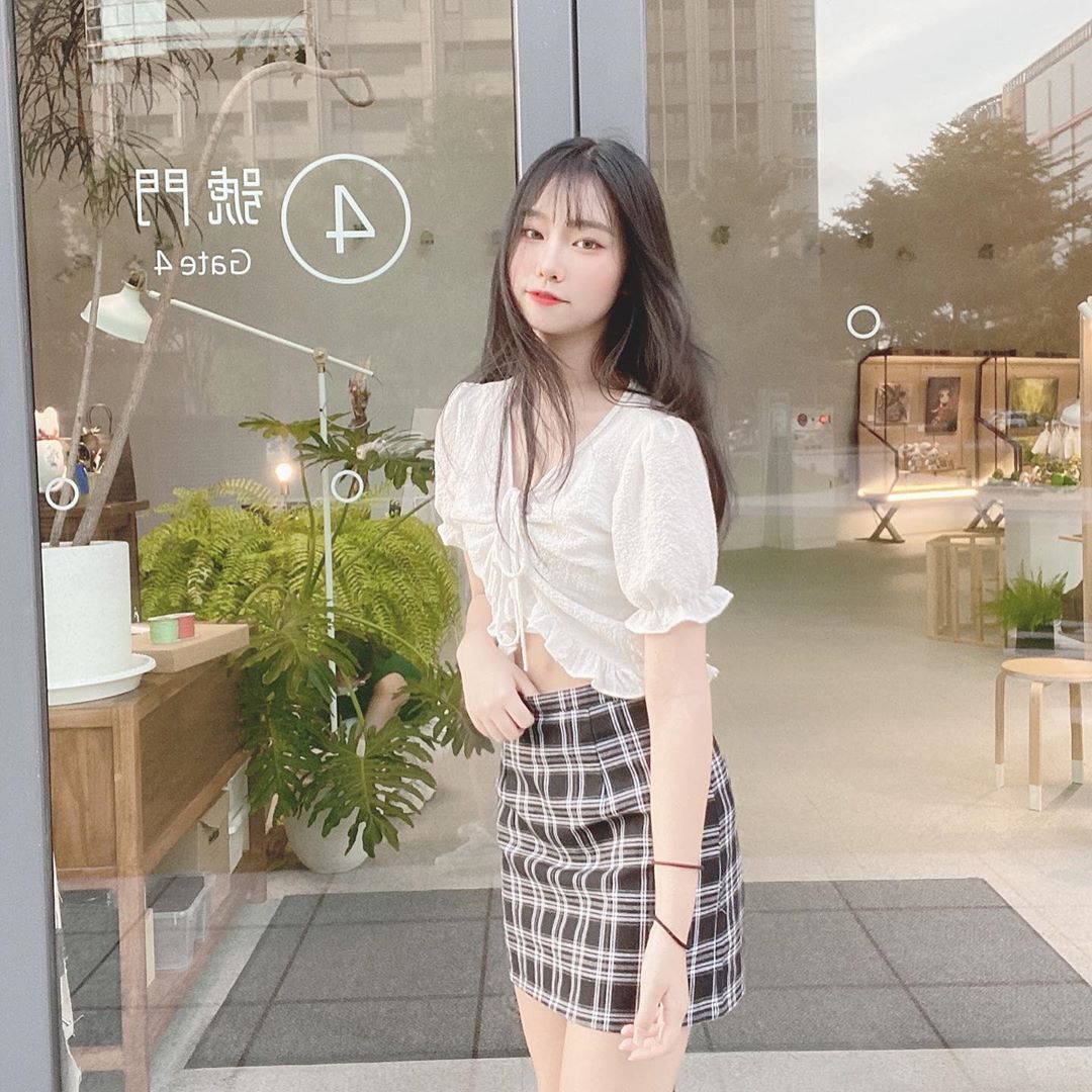 台灣妹子私密自拍被閨蜜意外翻出!火辣畫面全程曝光,真實洩密瞬間刺激眼球 A片