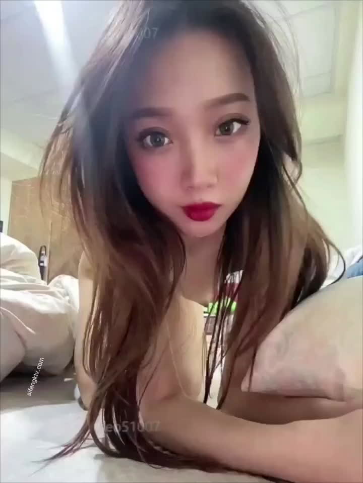 高顏值拜金反差婊美女 被金主遠程遙控調教成聽話母狗 A片