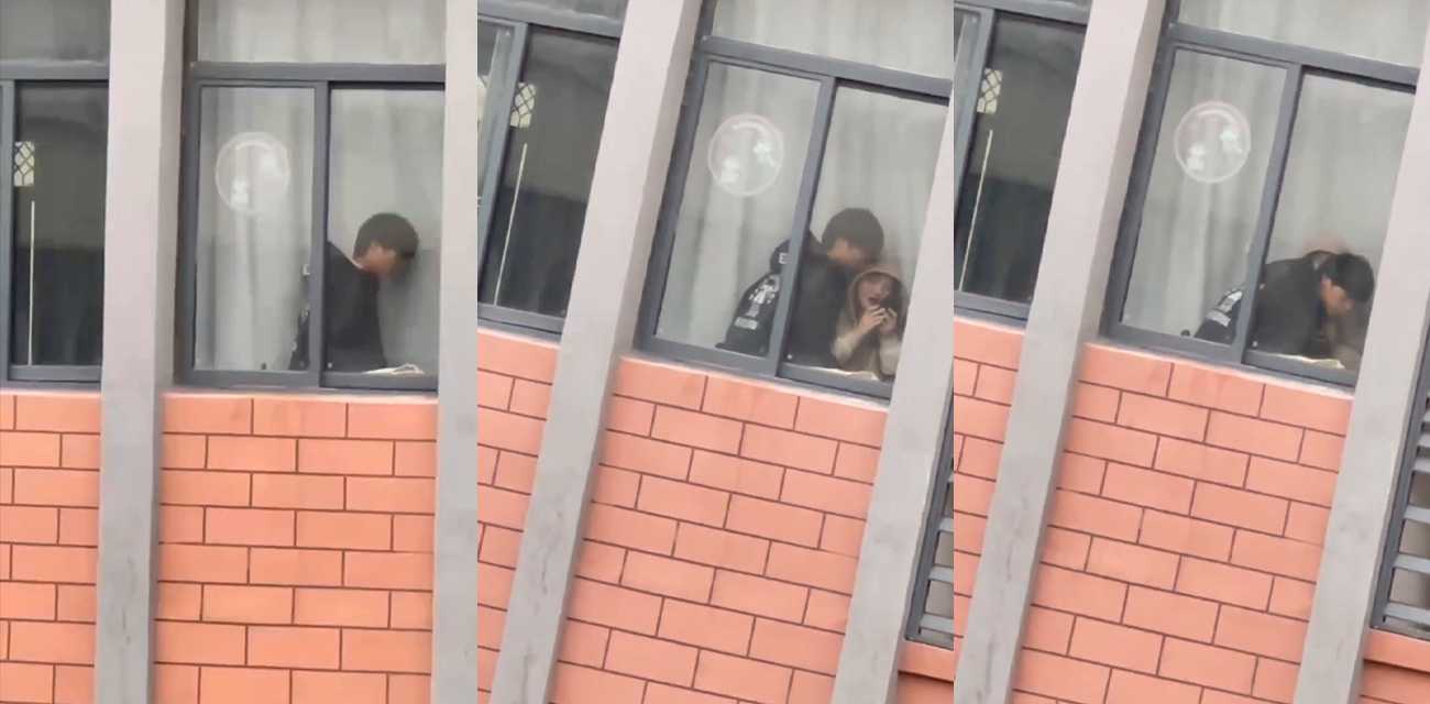 用窗帘挡住安全多了！小情侣教师躲窗帘后面打炮被偷拍 难道室内有监控？