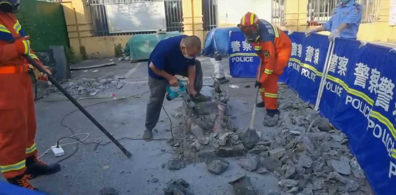 成都凯宾酒店附近惊现 水泥封尸打生桩 太吓人了这年头还有这样的事