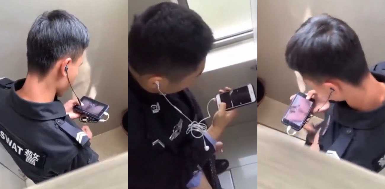 偷拍警察小哥哥厕所打飞机 这才是真正的勇士！