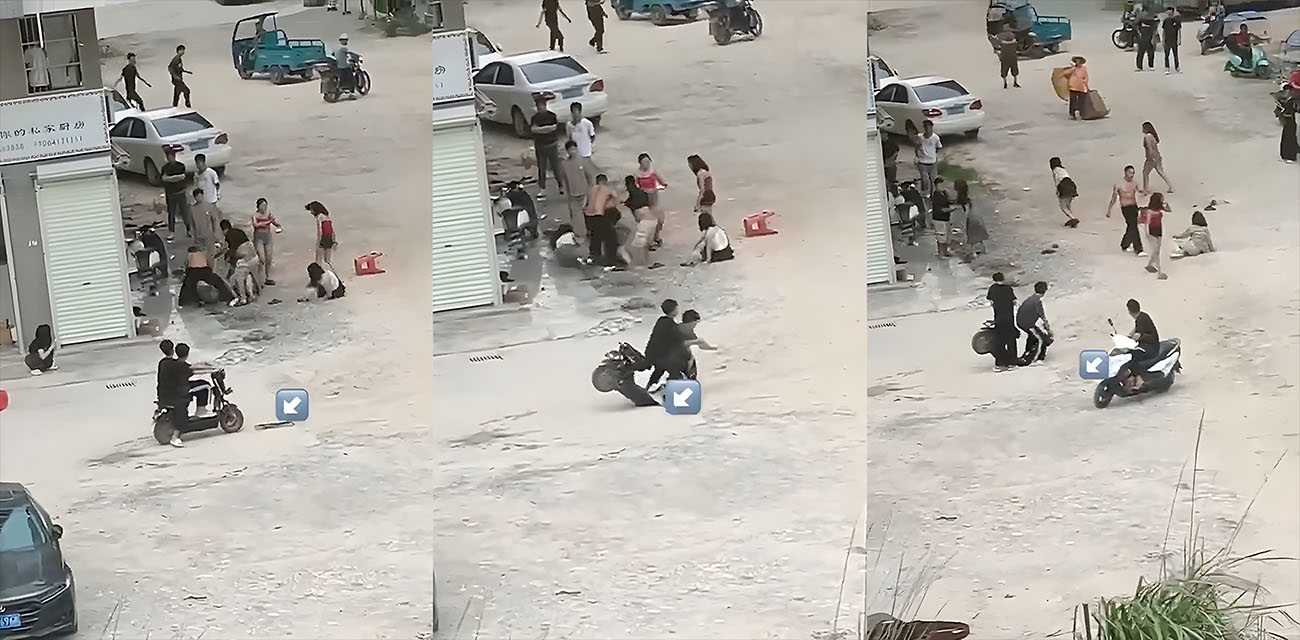 今日份笑点！一边是男女混战 一边是看热闹的电动车卡在路里抢镜 我两只眼睛都看不过来了！