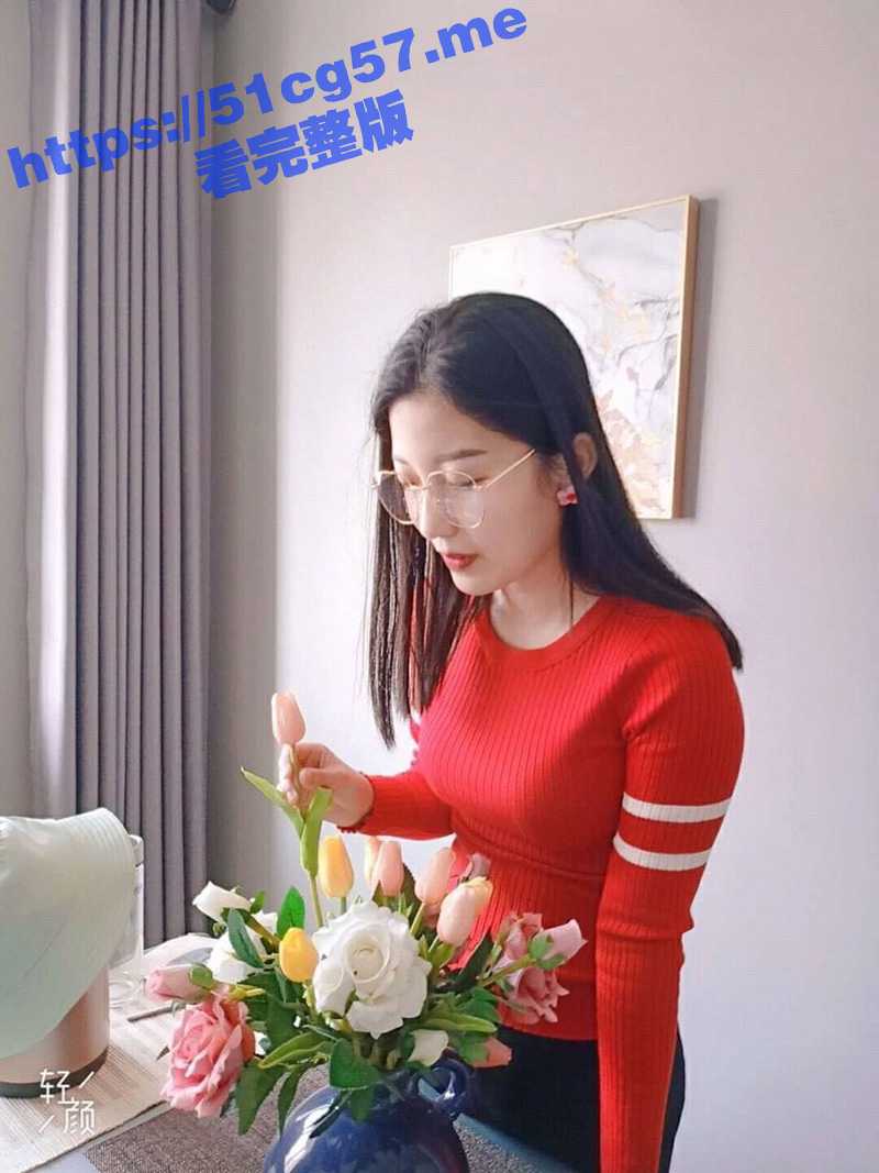 邻家清纯小妹表面看似清纯 实则喜欢多人运动 娇滴滴的声线让人欲罢不能 越反差越要大力抽插！