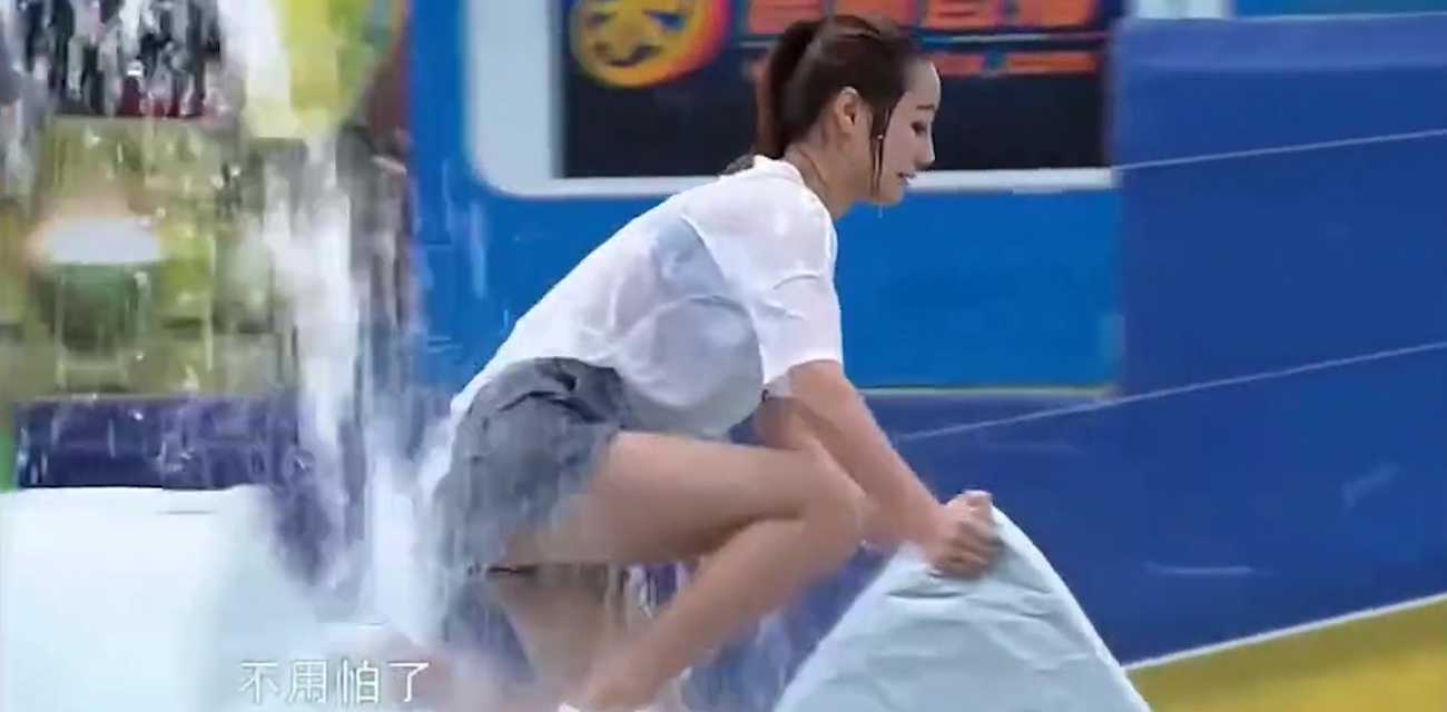 长大后才发现 曾经的闯关节目是多么的好看 奶子有大又挺！