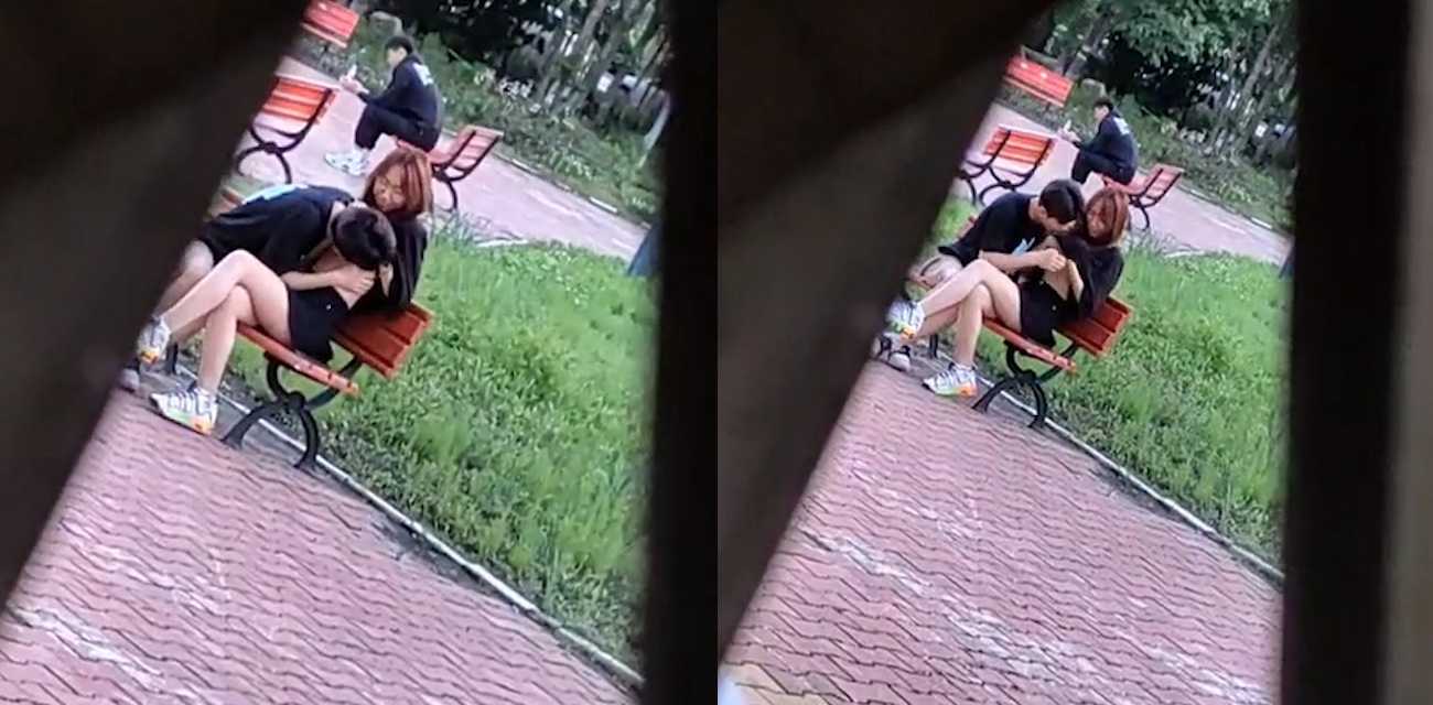 黑龙江生态工程职业学院 大一学生在图书馆门口就舔奶子 准备打野战！