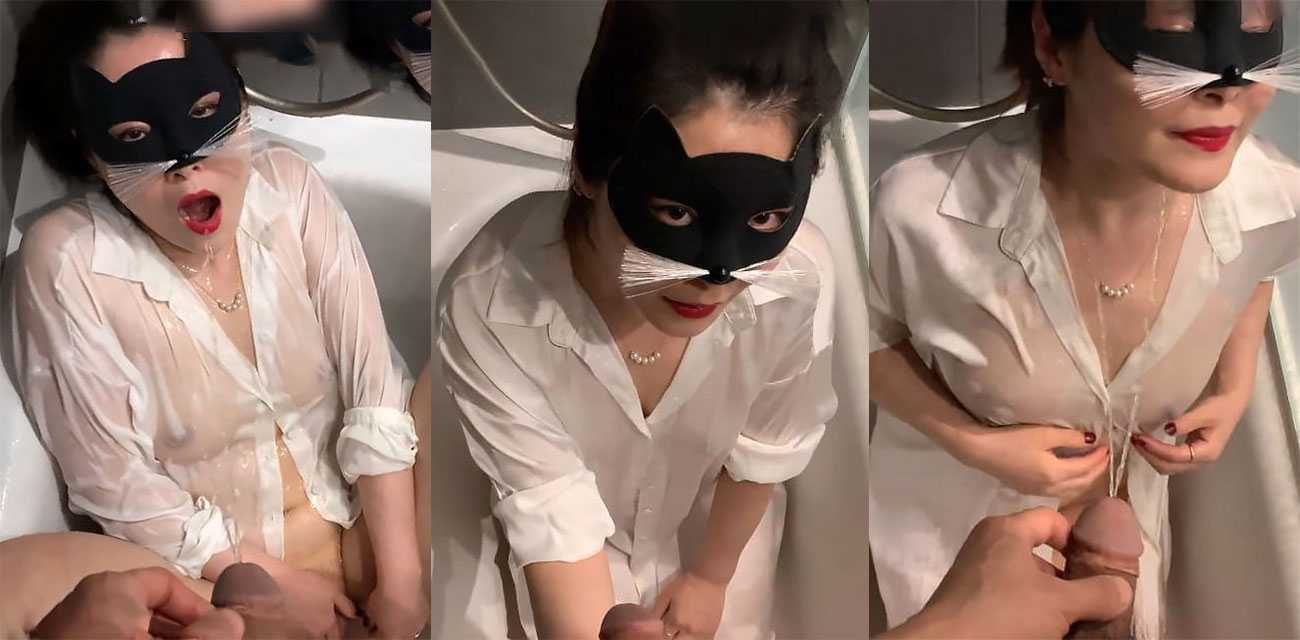 人体肉便器！男主人调教风骚女保姆 在浴缸先喂她点尿 然后再用尿液为母狗洗澡！