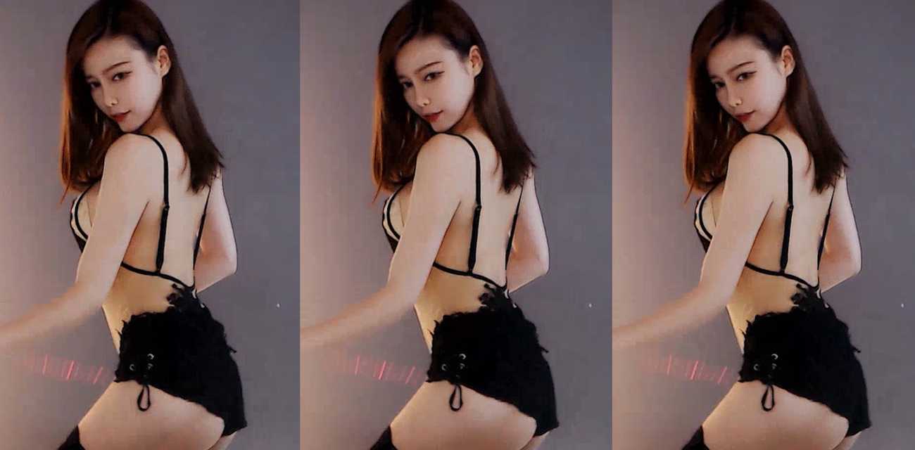 斗鱼主播小A懿 超级火箭私人订制流出曝光 情趣内衣大跳骚舞 好一对大灯 就是屁股有点瘪