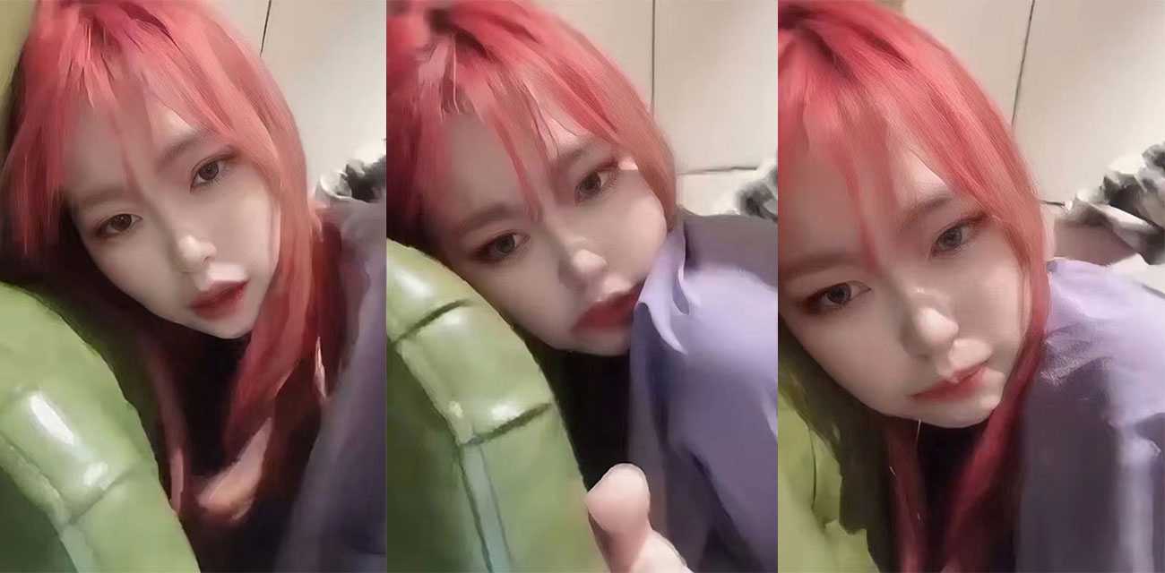 高颜值红发精神小妹 背着男友勾引他的朋友 被发现后放飞自我一起来3P调教 并全程直播！