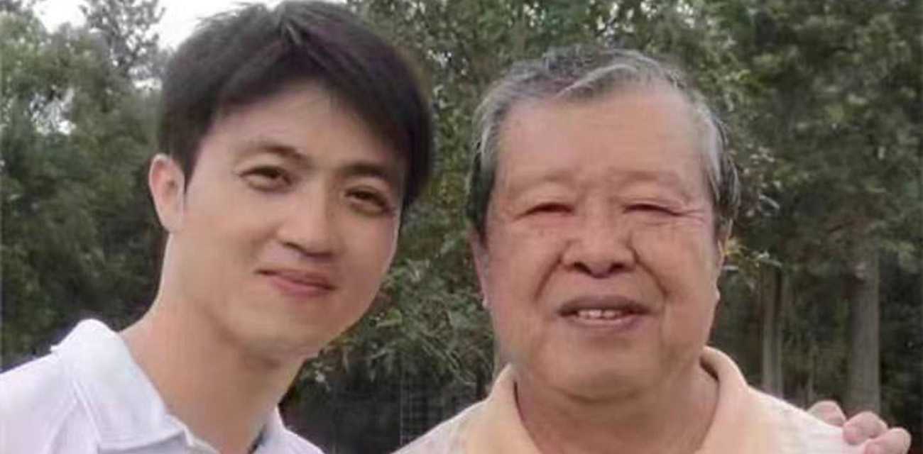 湖北武汉吕彦逸 颜值清纯的美少年 被男同老头包养 被操十年换一套260万市区房 这回男同有目标了！