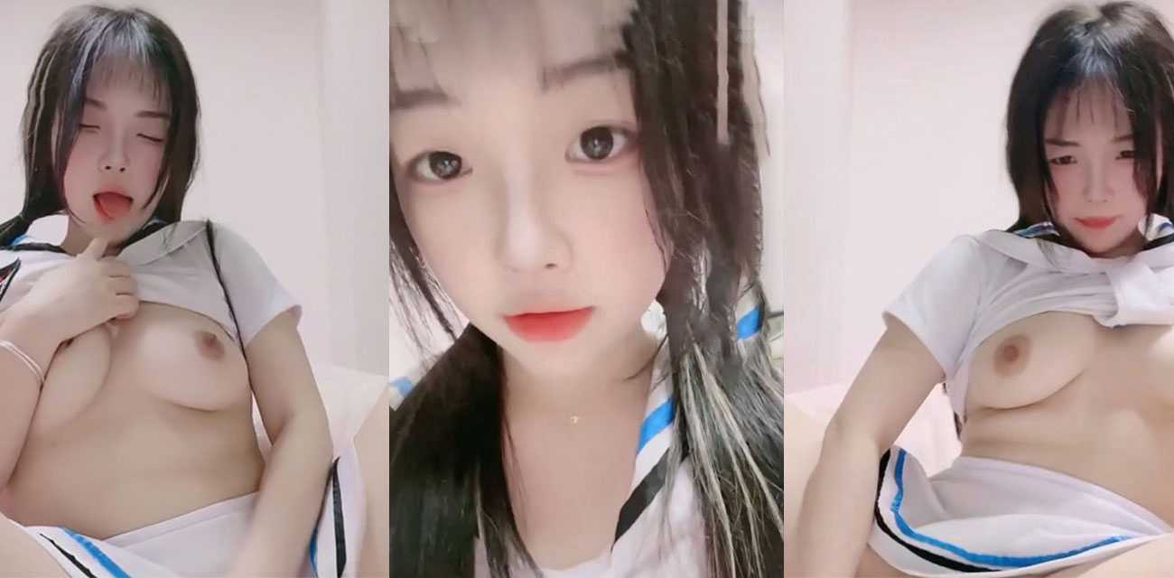 抖音超级清纯的气质小网红 与金主私下1V1视频裸聊 小骚货非常会玩手指双穴同插还会阿黑颜！