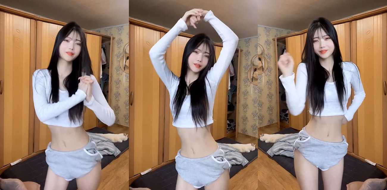 万人求的韩国清纯女神自慰视频流出 双穴道具大潮喷 被操到全身高潮痉挛不忘对镜头比耶 淫荡到骨子里