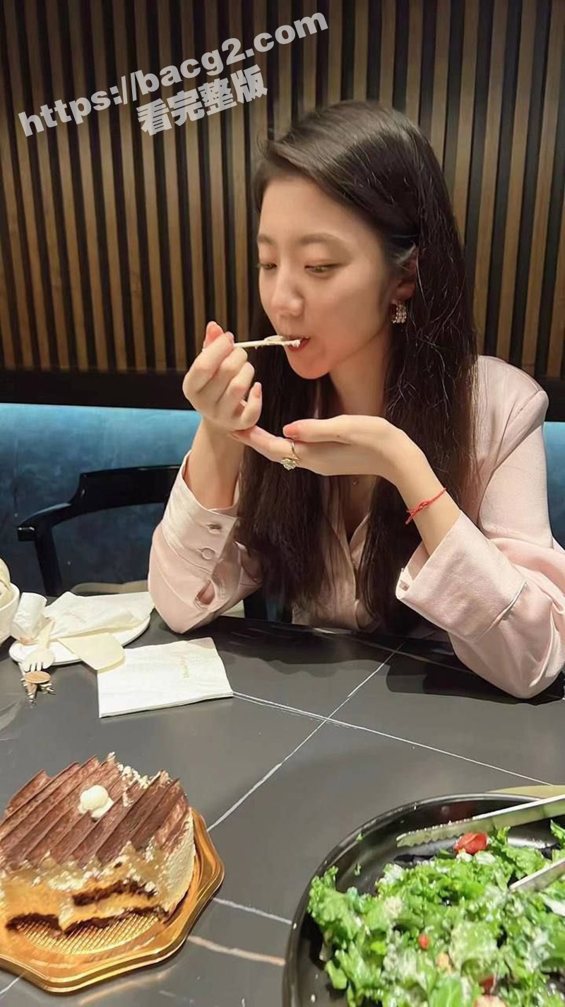 警花张津瑜跟现任老公过年回老家吃饭视频流出！曾经的警犬终是找了个老实人来接盘！