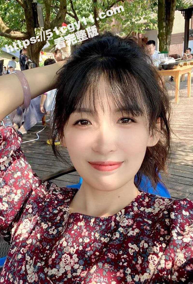 荣琳琳裸聊视频- (2)