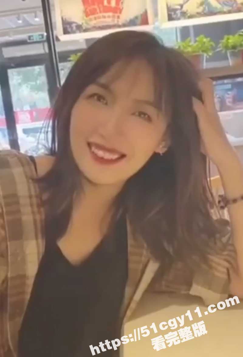 荣琳琳裸聊视频- (8)