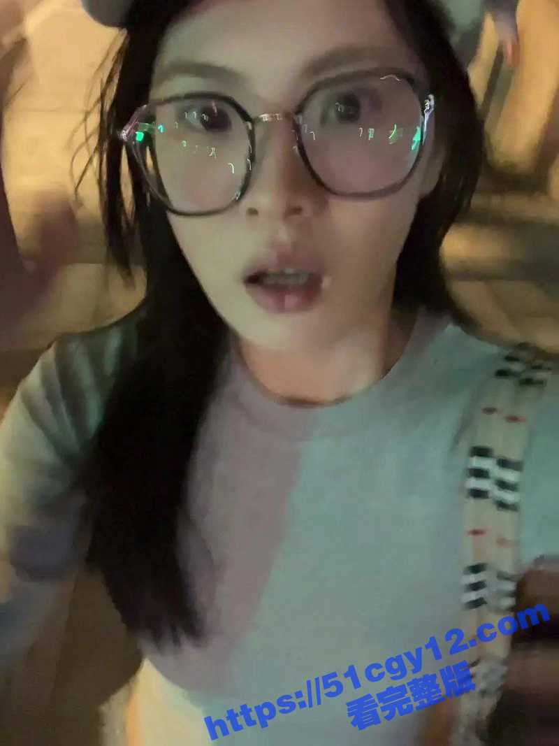 富二代约炮学生妹-2