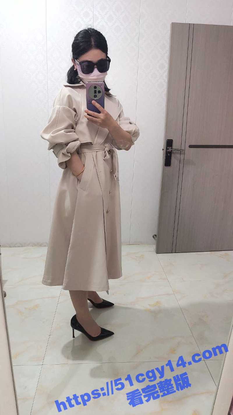 反差少妇户外露出自慰-1