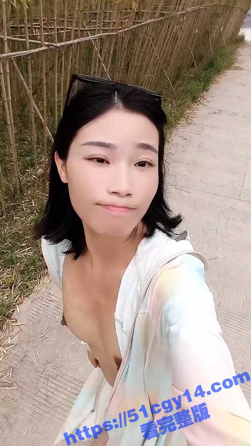 反差少妇户外露出自慰-4