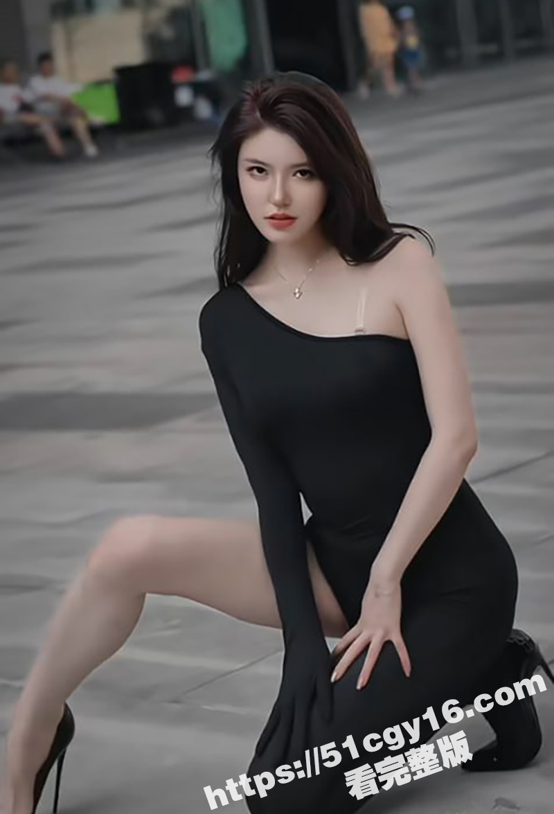 小乌苏Tina袭臀视频 (3)