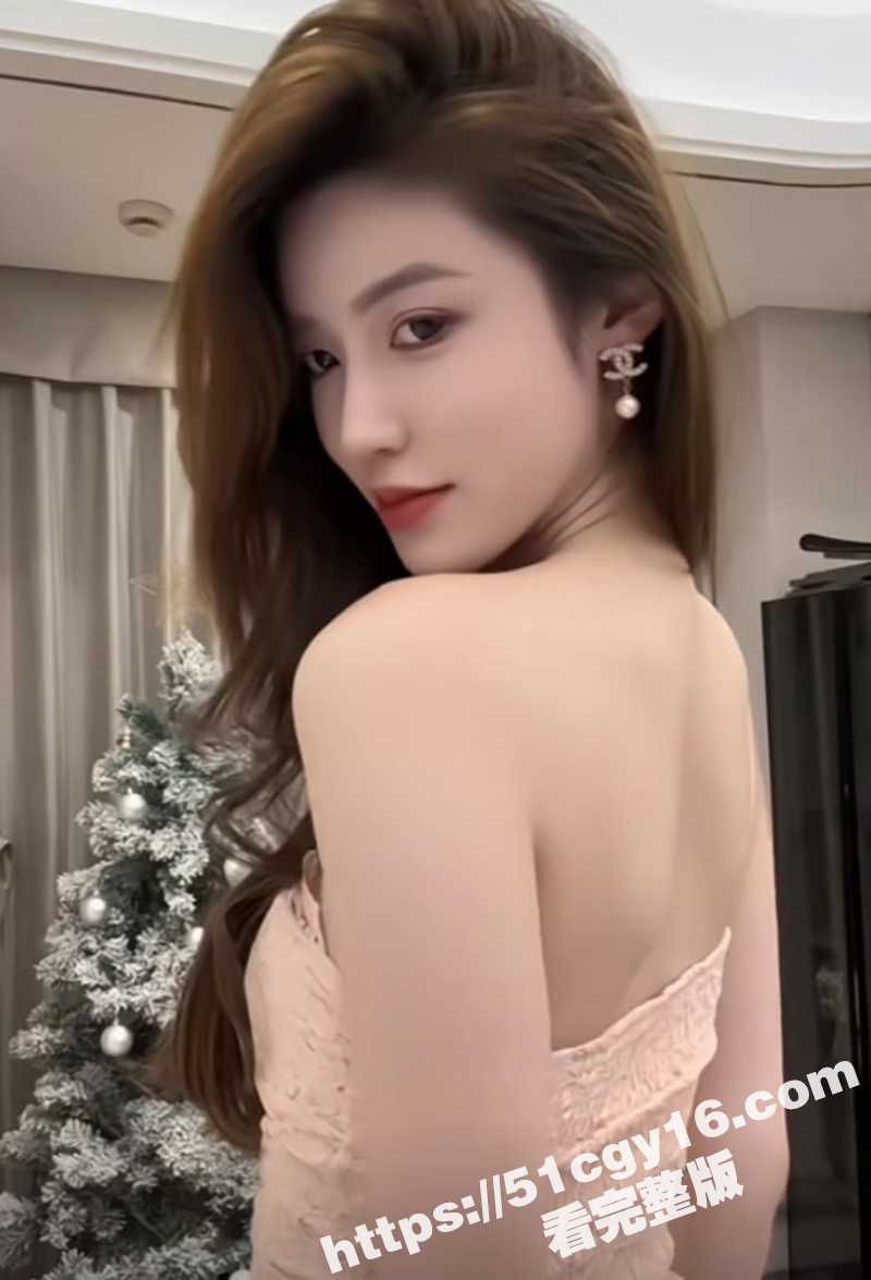 小乌苏Tina袭臀视频 (6)