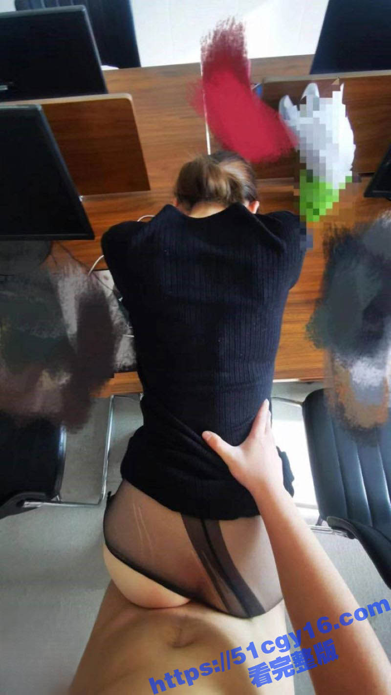 黑丝御姐同事 (4)