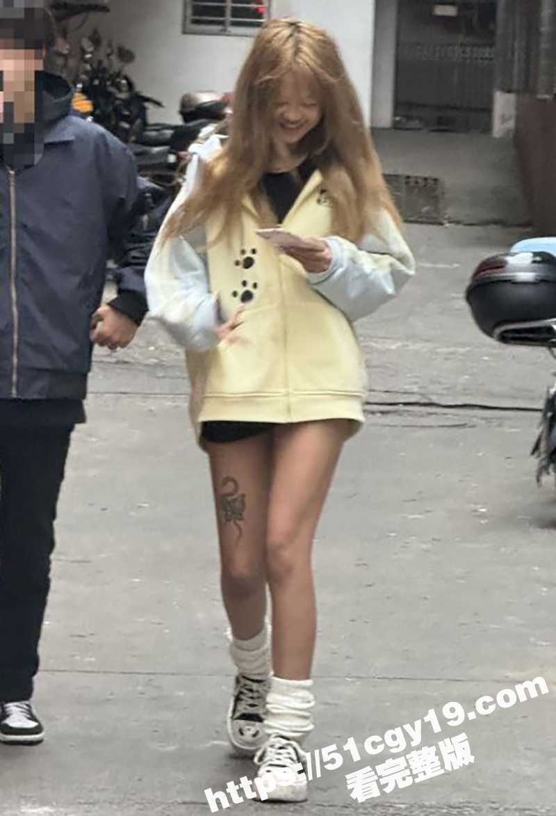 精神小妹偷拍视频 (5)