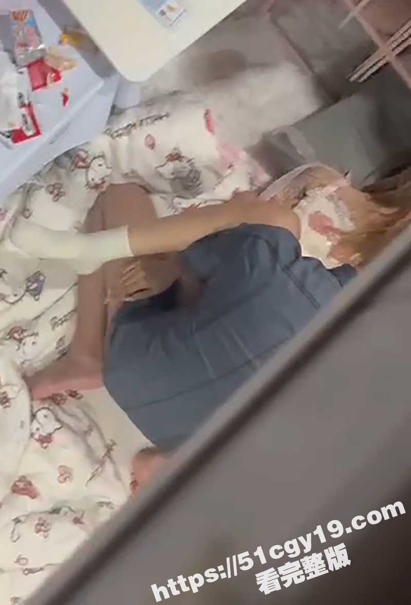 精神小妹偷拍视频 (8)