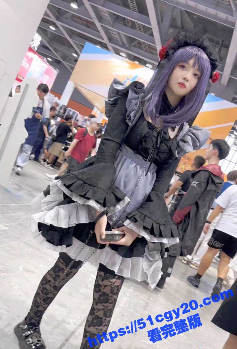 偷拍cos裙底视频 (2)