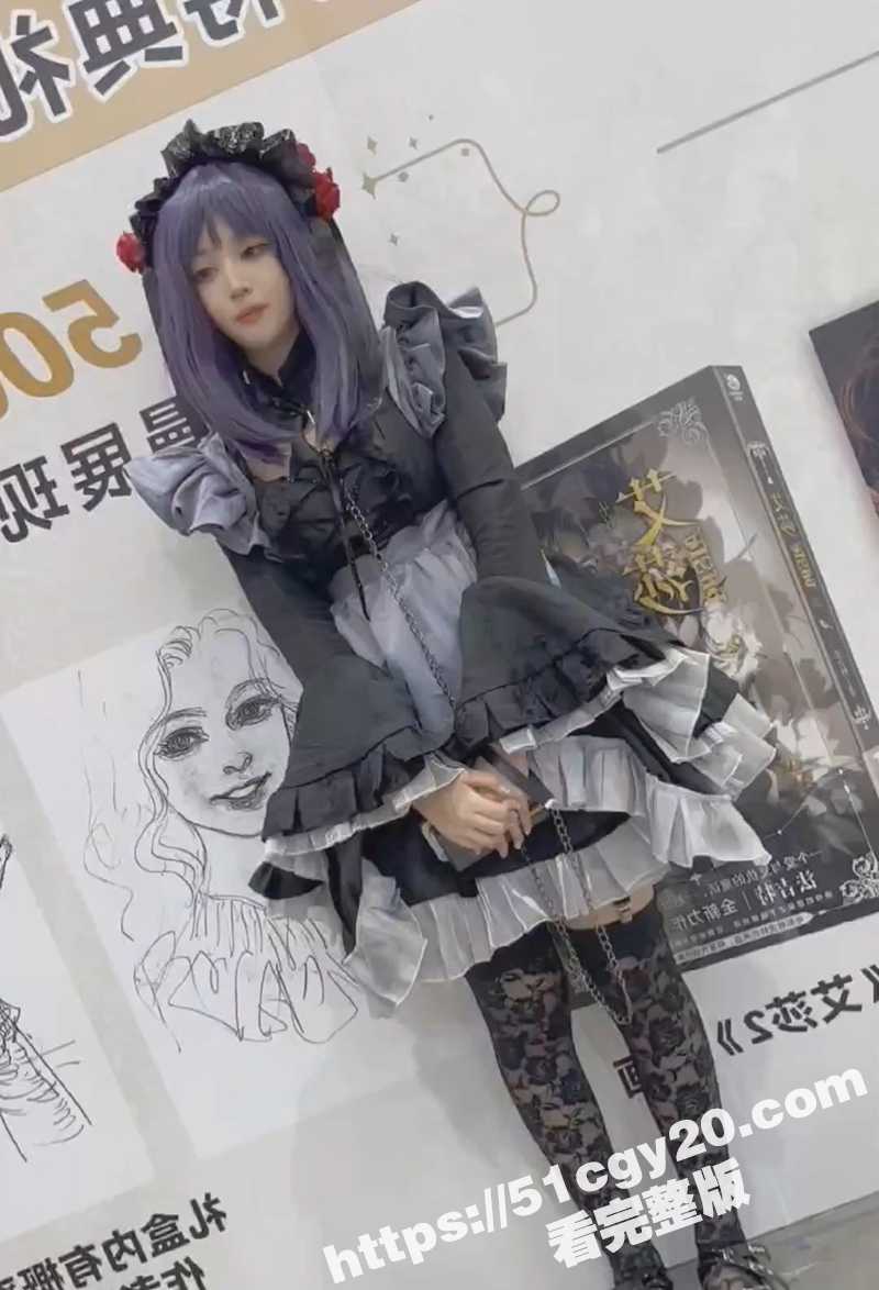 偷拍cos裙底视频 (6)