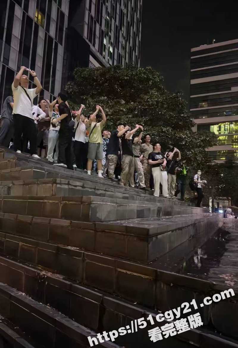落地窗做爱视频 (9)