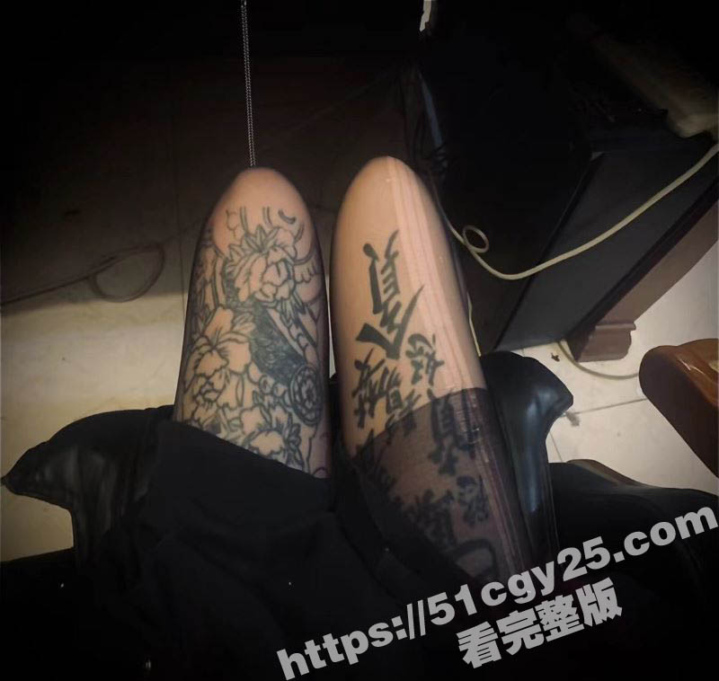 巨乳纹身精神小妹被SM调教视频流出（1）