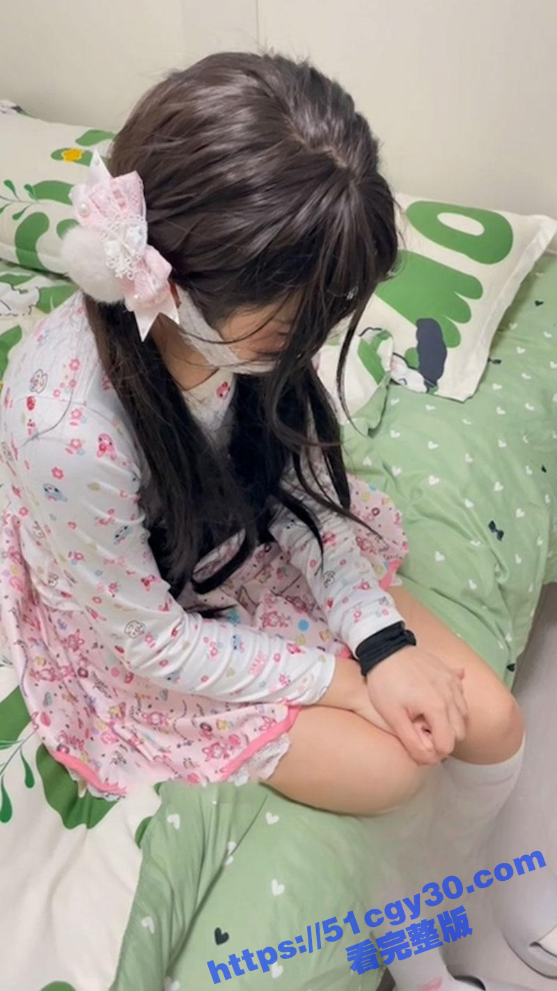 奶气草莓内射欠债少妇的萝莉女儿05 奶气草莓内射欠债少妇的萝莉女儿05