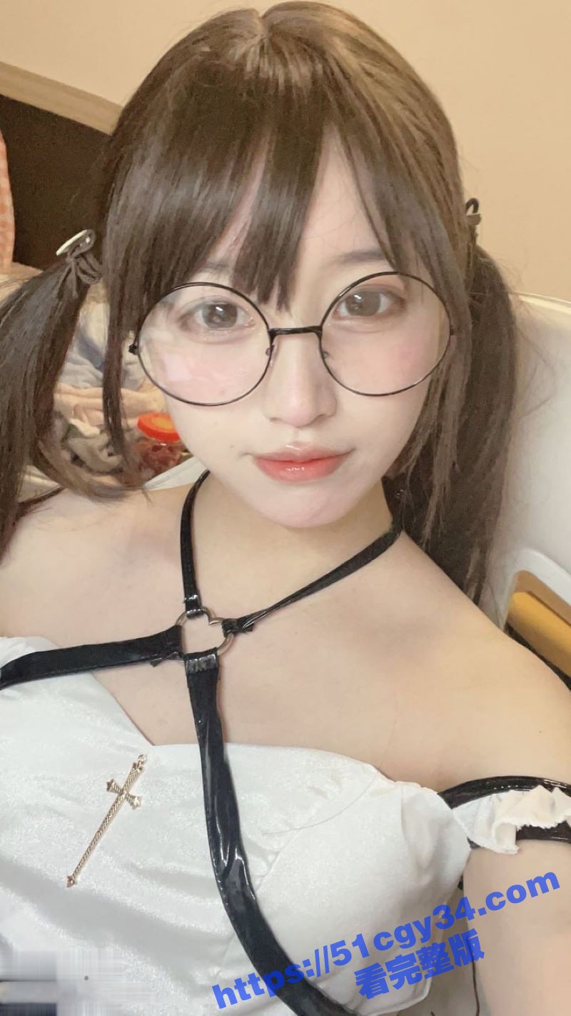 推特嫩妹萝莉小鱼罐头露脸福利视频合集！ 2