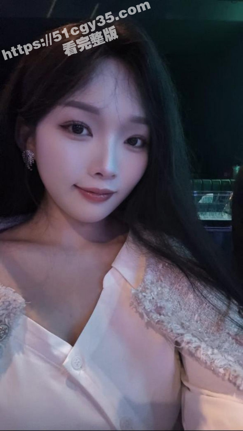 乱伦大神拿走妹妹的处女公交车上口交02 乱伦大神拿走妹妹的处女公交车上口交02