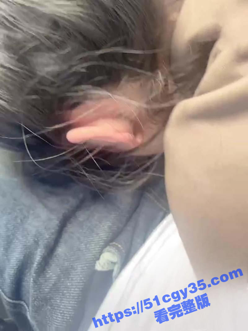 乱伦大神拿走妹妹的处女公交车上口交05 乱伦大神拿走妹妹的处女公交车上口交05