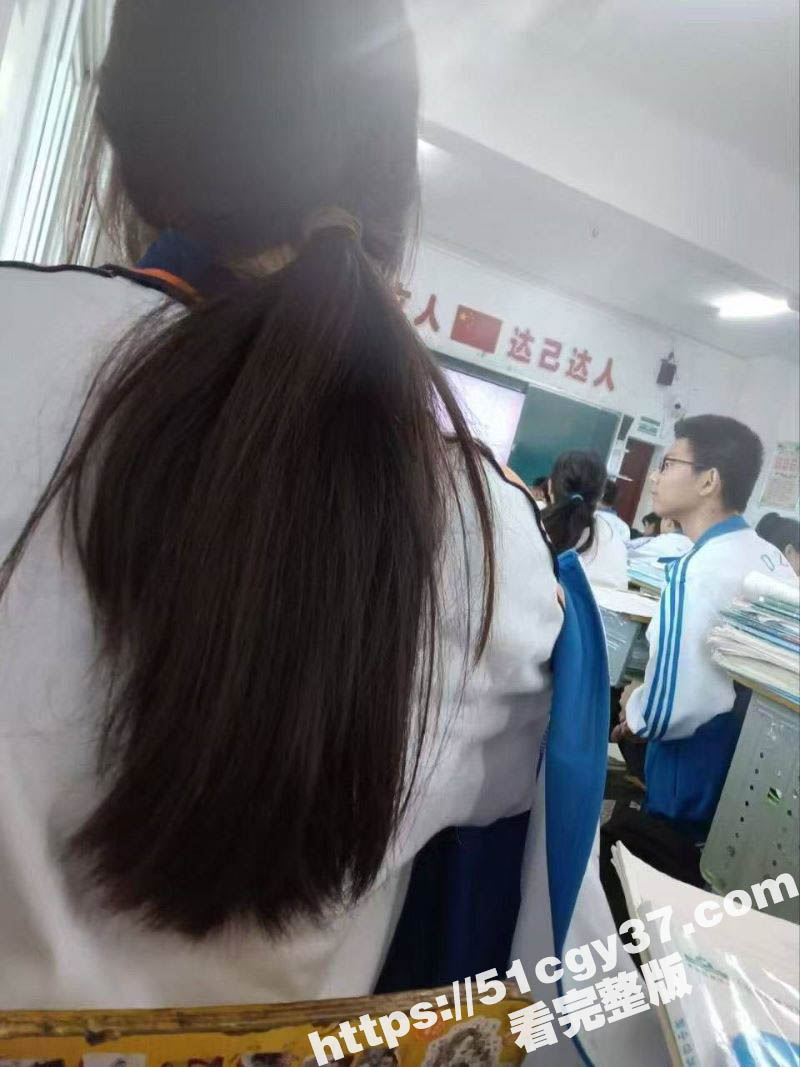 上课给前排女同学抠逼 1