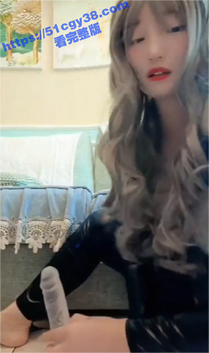 快手女主播晨曦兔子皮衣自慰私拍01