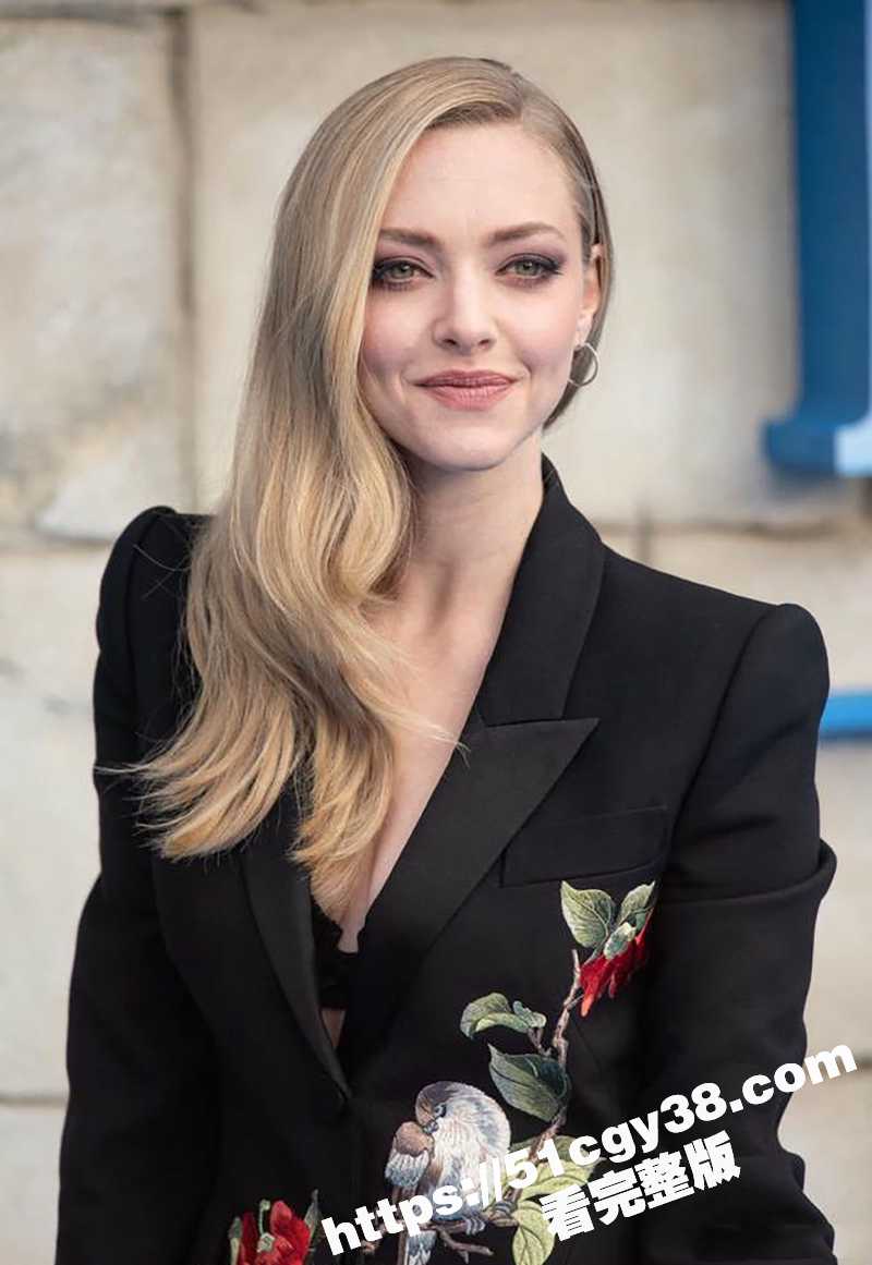 阿曼达·塞弗里德露逼写真做爱视频（1）