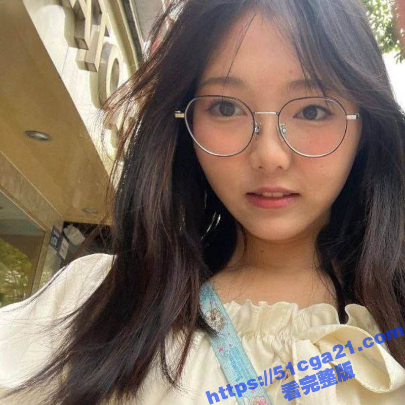 清纯反差学生妹露奶性爱视频流出 1