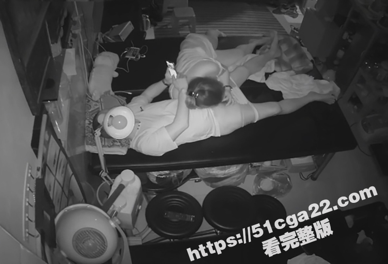 家庭网络摄像头偷拍视频流出 3