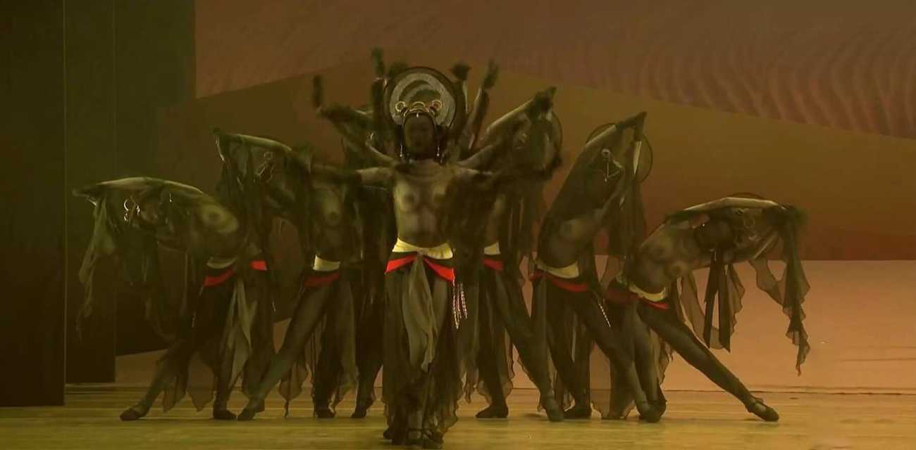 央视网直播经典舞剧 大梦敦煌 惊现露乳装！飞天神女纱裙薄透 近乎赤裸美乳全露  高雅艺术变人体秀！