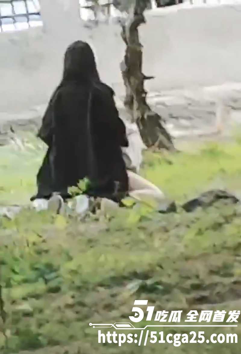 情侣为白天公园里做爱偷拍视频曝光 4 拷贝