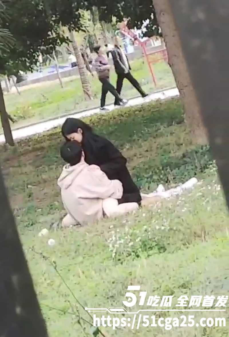 情侣为白天公园里做爱偷拍视频曝光 8 拷贝