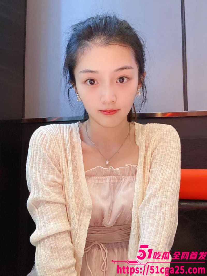 反差大学生瑶瑶给男友拍摄大尺度视频 1